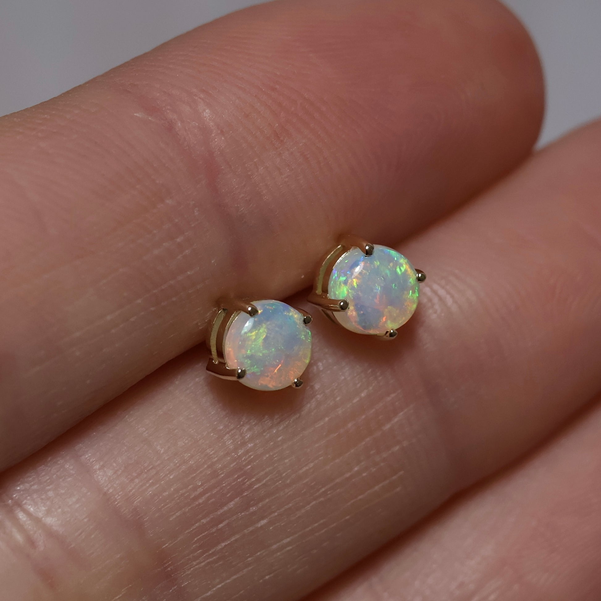 5mm Round Crystal Claw Studs - 14K Yellow Gold