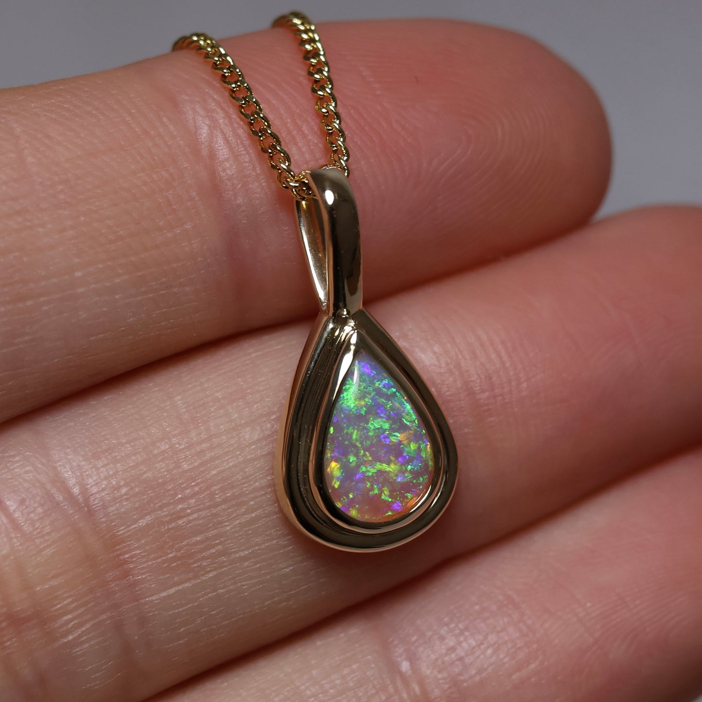 Crystal Opal Pendant - 9k Yellow Gold