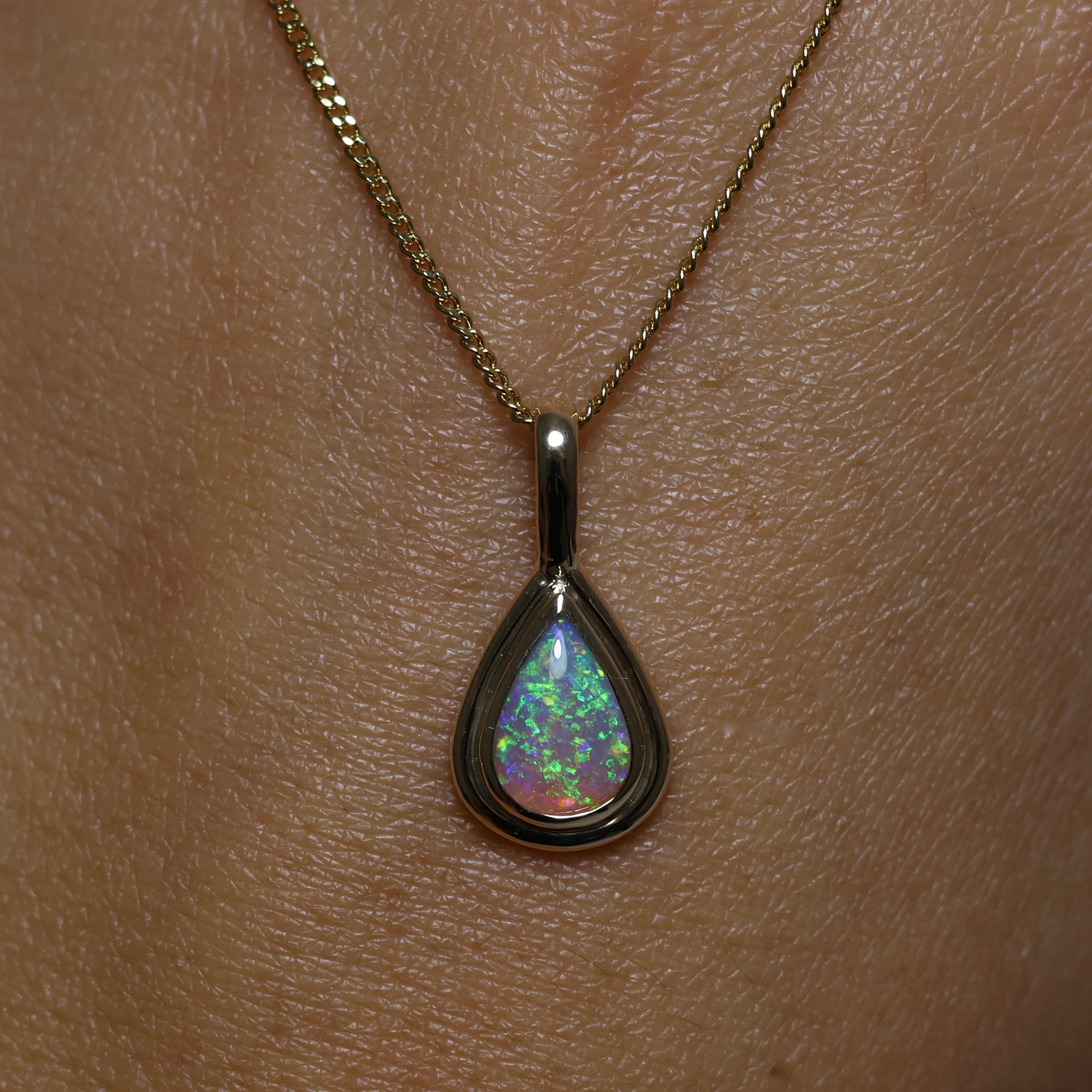 Crystal Opal Pendant - 9k Yellow Gold