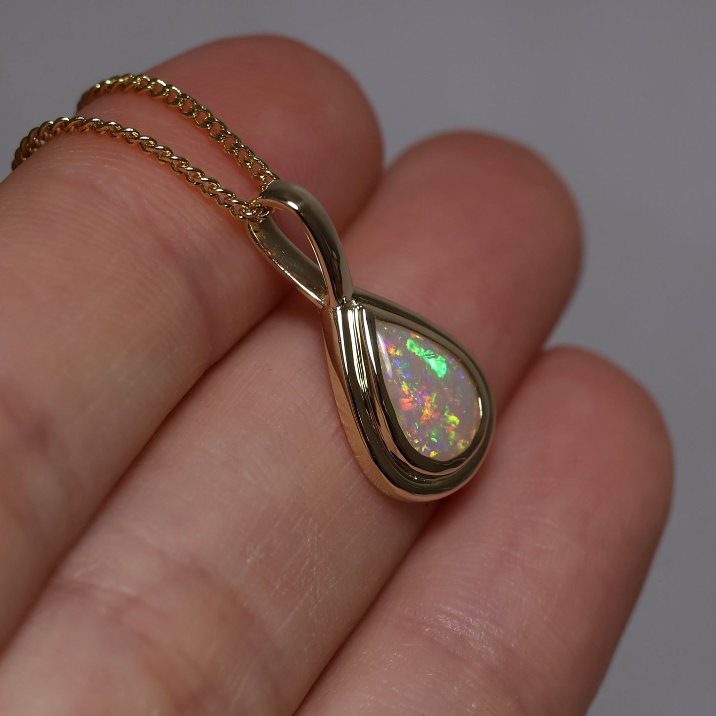 Crystal Opal Pendant - 9K Yellow Gold