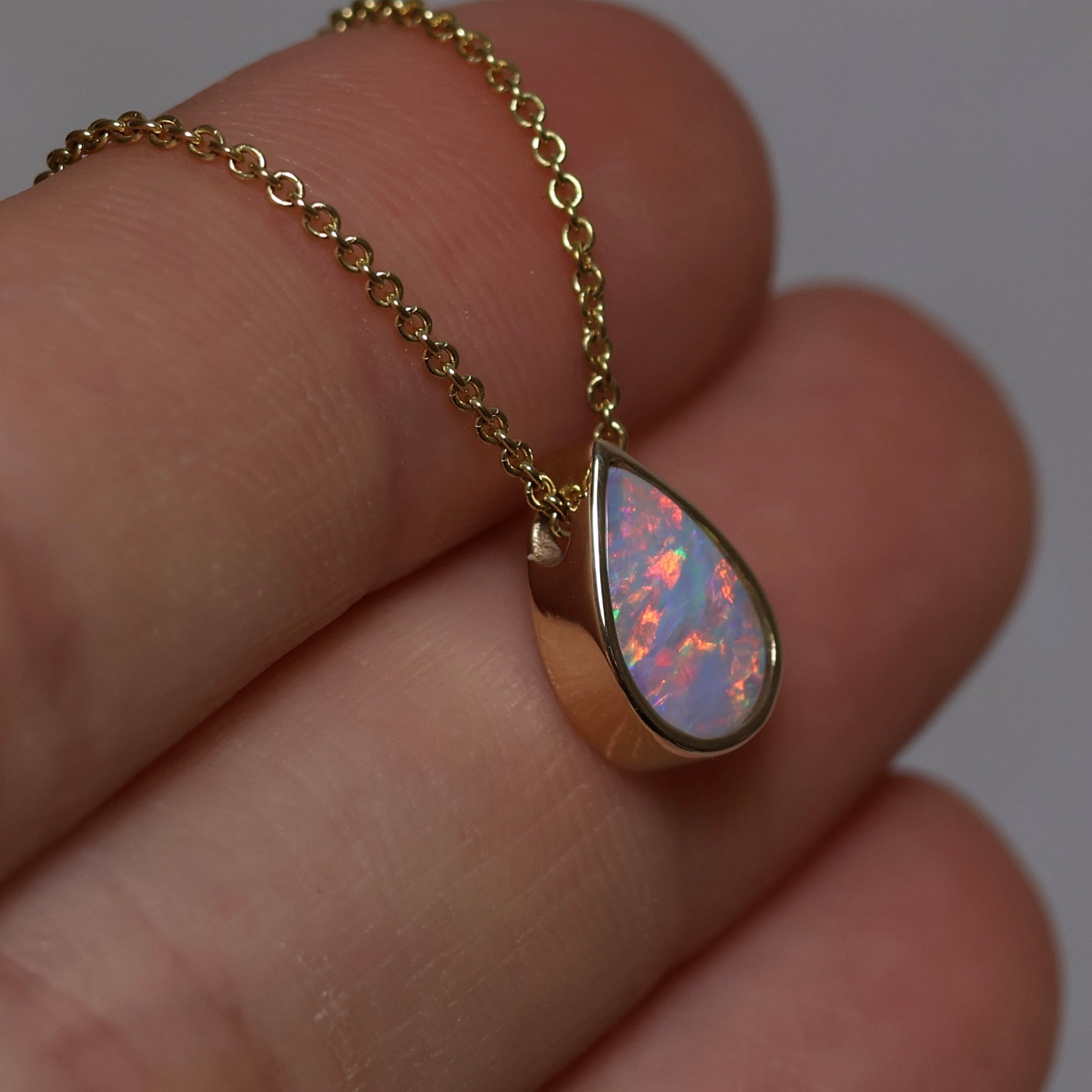 Crystal Opal Pendant - 9K Yellow Gold